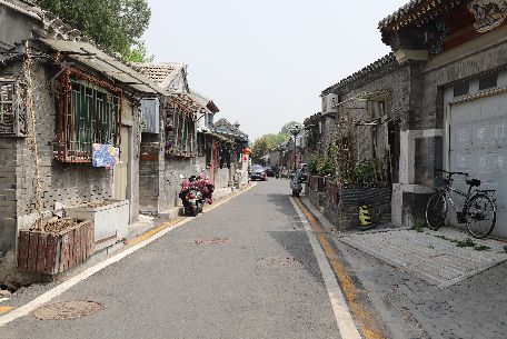 北官房胡同 - 位于北京市西城區(qū)東北部，什剎海后海的南側(cè)